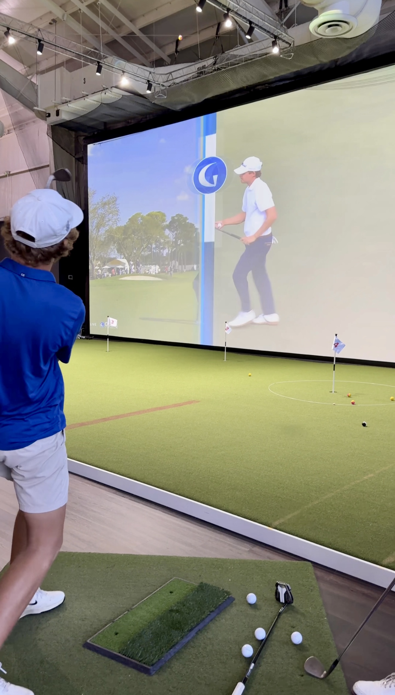ONE DEGREE 1° Indoor Golf Center